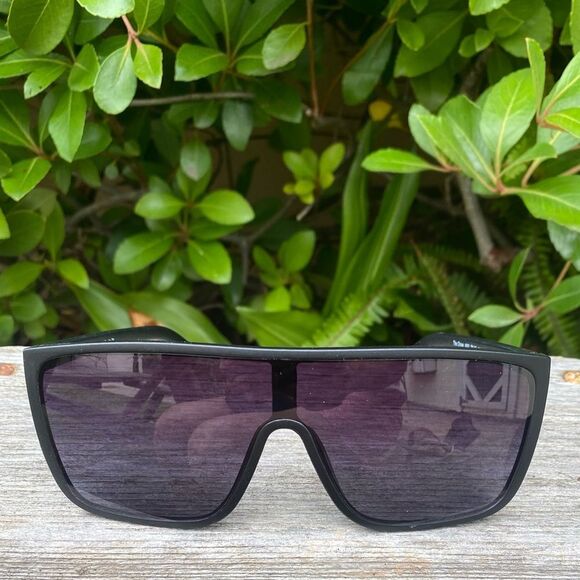 New KITS The Chase Black Unisex Large Frame Sunglasses. Halloween Costume - Picture 1 of 7